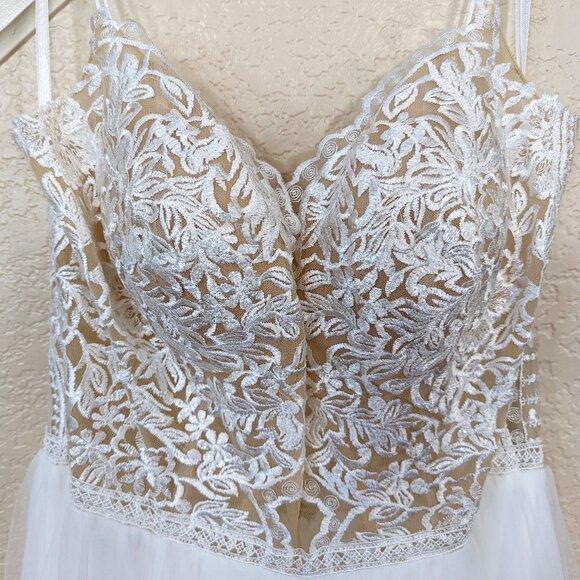 Off White Filigree Sweetheart Neck Formal Wedding Ball Gown Dress 14 - Picture 8 of 10